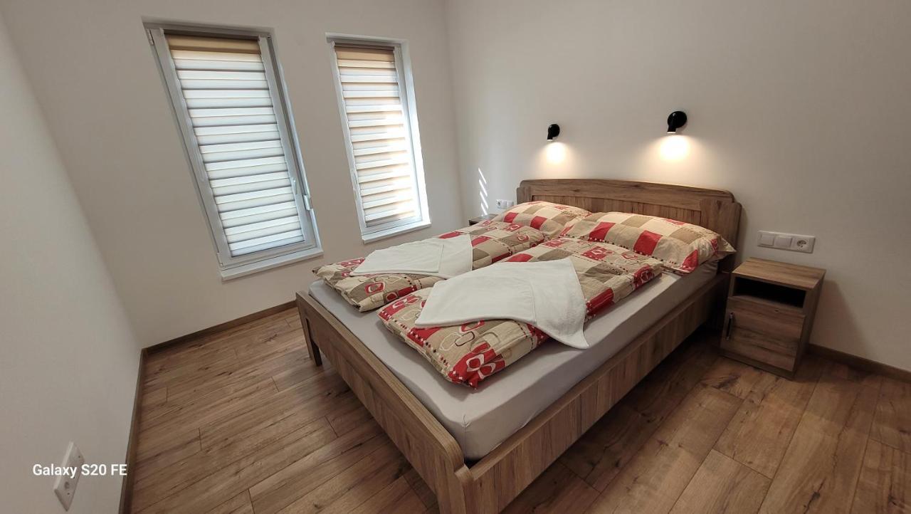 Zea Apartmanhaz Appartement Balatonfenyves Buitenkant foto